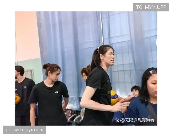 李盈莹随手拎的包，我一年的外卖费都不够